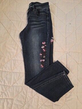 Crown & Ivy Petite Skinny- Floral Embroidered Jeans - Size 6 P